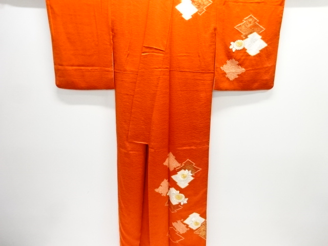  絞り松皮菱に菊模様刺繍訪問着